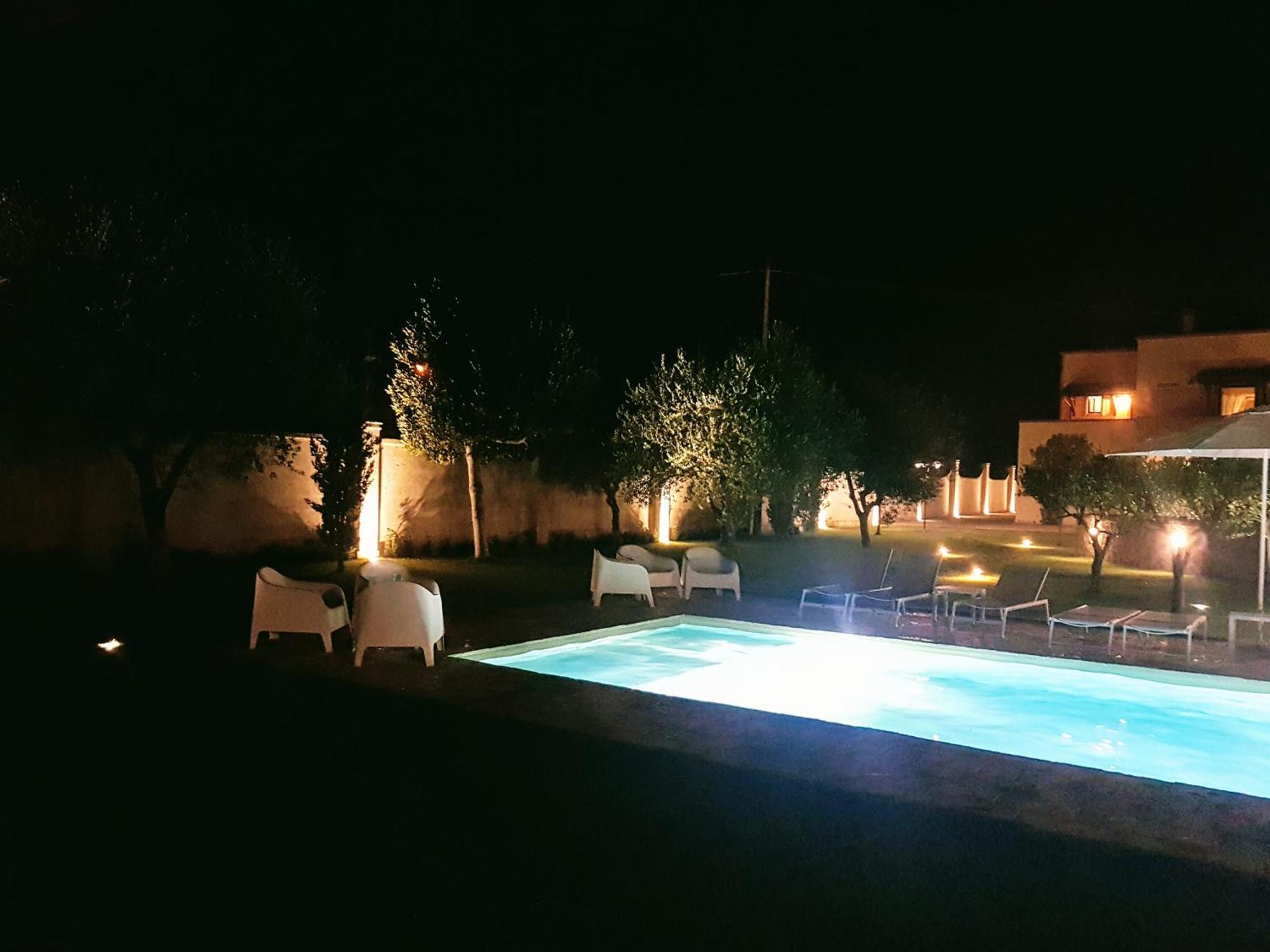 Borgo Luna B&B มันดูเรีย ภายนอก รูปภาพ