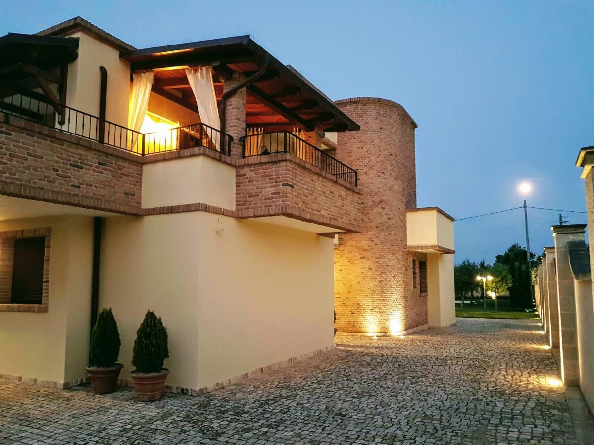 Borgo Luna B&B มันดูเรีย ภายนอก รูปภาพ